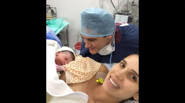 Vanessa Tello junto a su esposo y su hija.