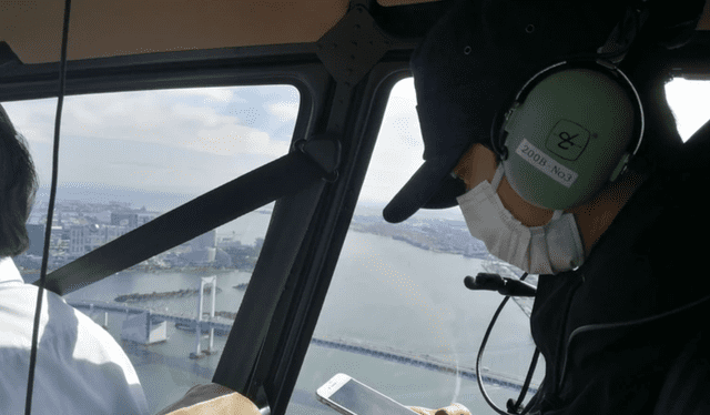 Shoji Morimoto tuvo la oportunidad de acompañar a un sujeto en un paseo en helicóptero. Foto: cortesía de Shoji Morimoto a Vice   