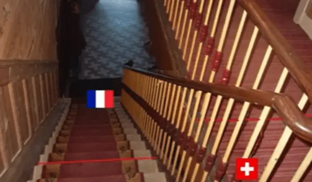 Escaleras que dividen el hotel Arbez entre los países de Francia y Suiza. Foto: Gentileza fronteras   