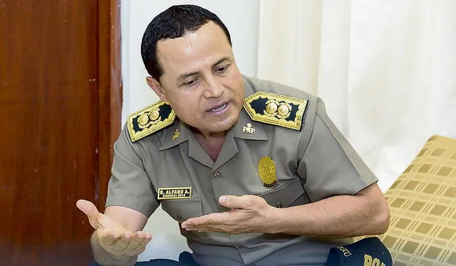 Raúl Alfaro Alvarado, comandante general de la PNP designado hace ocho días en lugar de Luis Vera, quien estuvo tres meses. Foto: PNP   