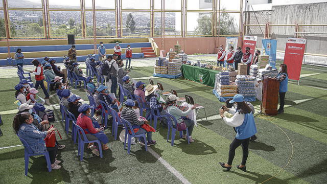 Qaliwarma entregó productos para ollas comunes. Foto: La República   