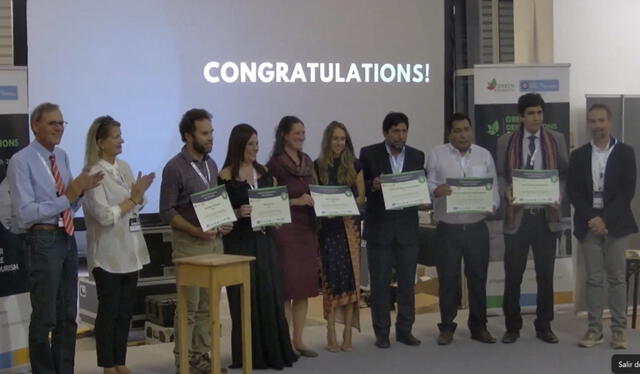 Miembros del Sernanp reciben premio en Grecia. Foto: Twitter/Sernanp