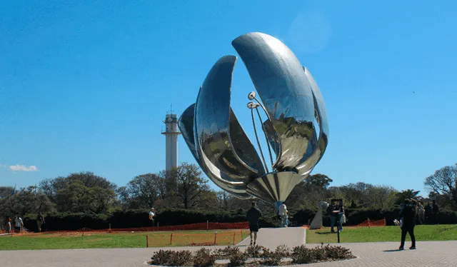 Floralis Genérica es uno de los monumentos que representa la modernidad en Buenos Aires. Foto: La República.