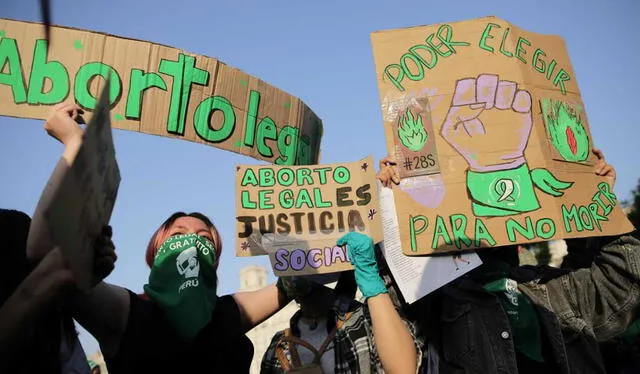 Colectivos manifestándose en Perú a favor de la despenalización del aborto. Foto: John Reyes/La República   
