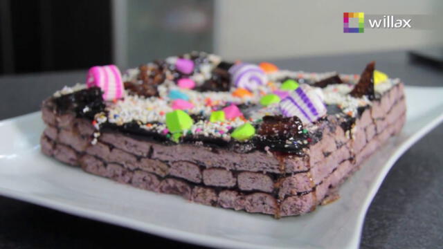 El maíz morado y la miel de chicha morada son los insumos principales de esta forma diferente de disfrutar el turrón tradicional. Foto: YouTube/Willax