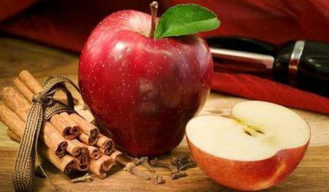 La manzana roja es el ingrediente principal para el ritual de encontrar pareja. Foto: La República    