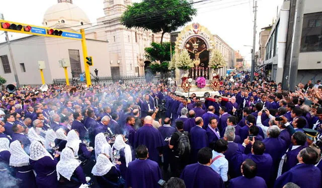 El Señor de los Milagros regresa a las calles del Centro de Lima luego de tres años. Foto: La República