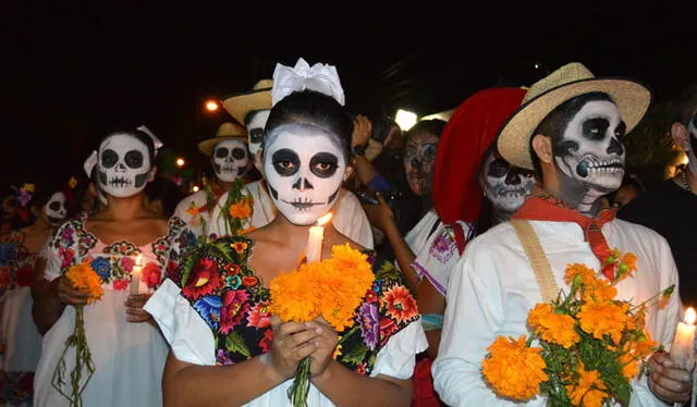 Durante el Día de Muertos, se realizan desfiles en Ciudad de México y celebraciones en panteones. Foto: Pixabay