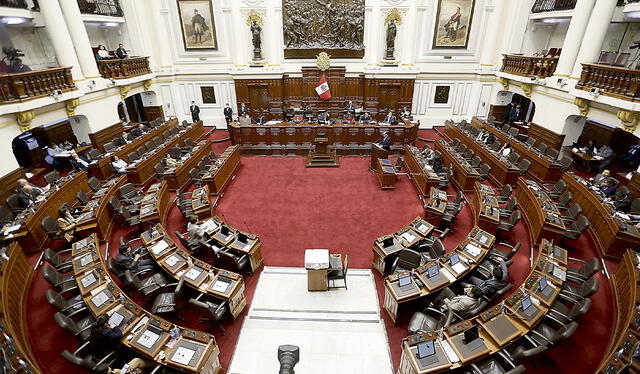 Dos caminos. El Congreso tiene en agenda la vacancia, aunque también el mecanismo de la suspensión, pero eso implicaría hacer una interpretación auténtica del art. 114 de la Constitución. Foto: Antonio Melgarejo/La República