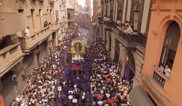 Procesión moderna del Señor de los Milagros en las calles de Lima. Foto: Arquisys Heritage Conservación & Restauración