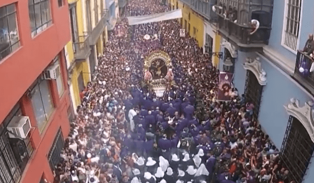 Procesión moderna del Señor de los Milagros en las calles de Lima. Foto: Arquisys Heritage Conservación & Restauración