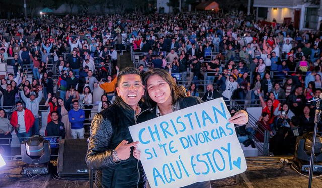 Christian Yaipén es sorprendido por seguidora en concierto del Grupo 5. Foto: Christian Yaipén/Instagram