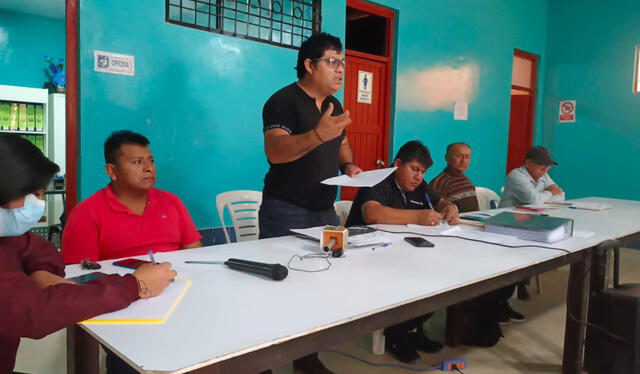 Pescadores sostuvieron una asamblea en la que acordaron acatar un paro preventivo de 24 horas. Foto: Juan Nunura