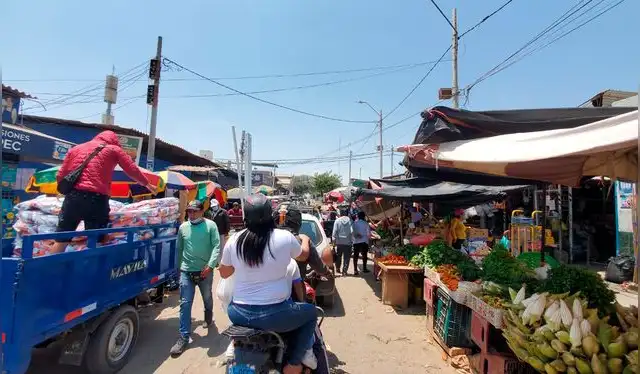 Piden mayor fiscalización en el interior y exterior del centro de abasto. Foto: La República