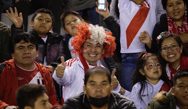 Hinchada peruana. Foto: Rodrigo Talavera/La República