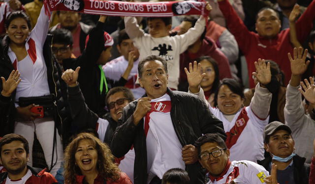Seguidores de la selección peruana emocionados. Foto: Rodrigo Talavera/La República