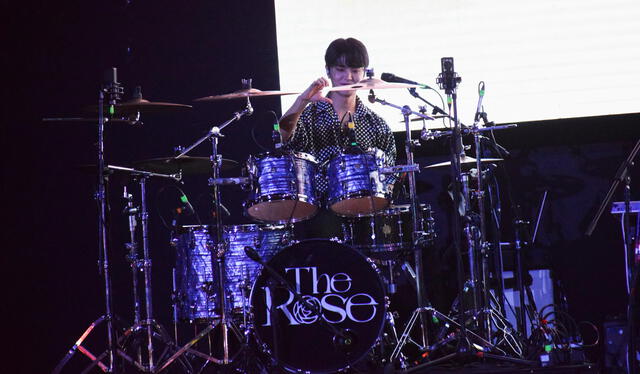Hajoon emocionó a los fans con su impresionante dominio de la batería. Foto: Elizabeth Condori