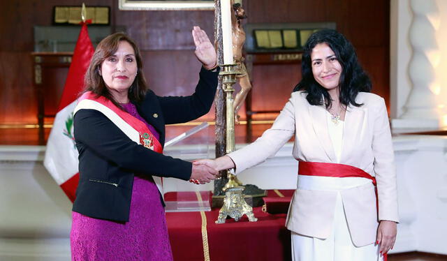 Presidenta Dina Boluarte tomó juramento a la nueva ministra de Transportes y Comunicaciones este martes. Foto: MTC