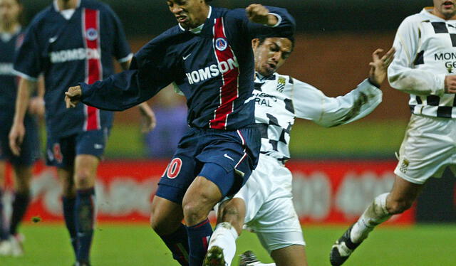 Ronaldinho llegó al PSG en 2001. Foto: AFP