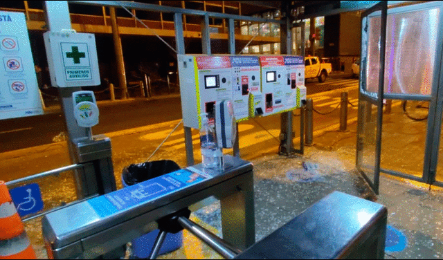 Estación Jirón de la Unión del Metropolitano en el Centro de Lima tras actos vandálicos. Foto: Andina   