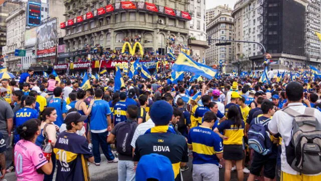 Celebraciones en el McDonalds del Obelisco por el día del hincha de Boca. Foto: Twitter