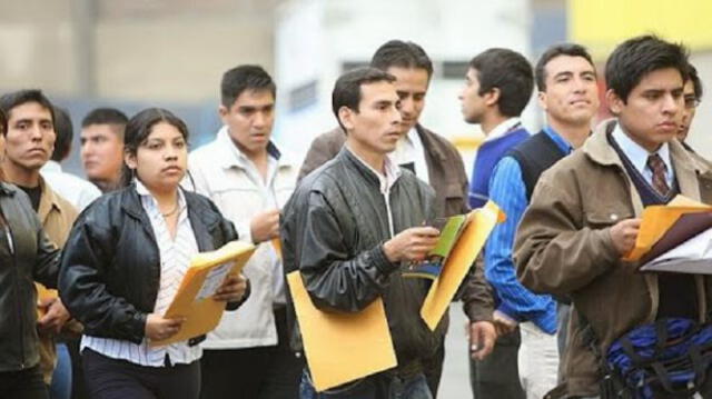 En el centro del debate público, se encuentra la posible elevación de la remuneración mínima vital. Foto: Andina   