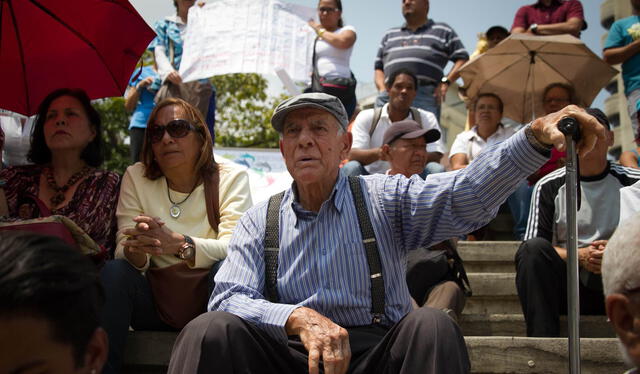  Los venezolanos pensionados reciben cada mes el beneficio económico del IVSS. Foto: Crónica Uno    