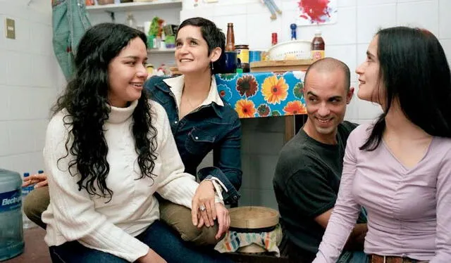 Fotografía del recuerdo publicada por Yvonne Venegas, donde aparece junto a su hermana Julieta. Foto: yvovenegas / Instagram