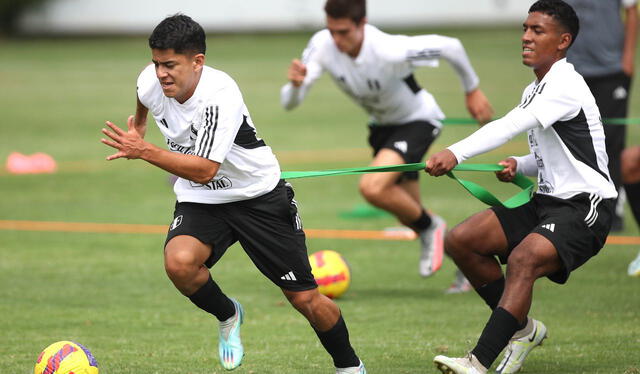 Selección peruana Sub-20 con la camiseta de Adidas. Foto: FPF