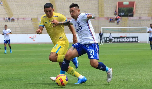 Eduardo Rabanal marcando a Joao Ortiz en el Mannucci vs. Carlos Stein, el único partido que jugó en 2022. Foto: Prensa Mannucci