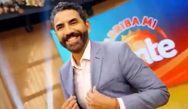  Fernando Díaz será uno de los cuatro conductores de "Arriba mi gente" en el 2023. Foto: captura de Latina 