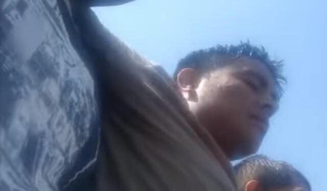 Más de media hora demoró el rescate de los tres bañistas. Foto: captura de El Corresponsal de Virú