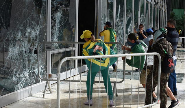 Seguidores de Bolsonaro destruyeron las principales edificaciones de los centros de poder en Brasil. Foto: AFP   