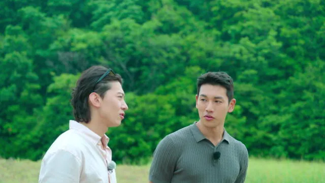 Jinyoung y Dongwoo después de que Seulki y Jongwoo se fueran de la isla tomados de la mano. Foto: captura Jinyoung y Dongwoo después de que Seulki y Jongwoo se fueran de la isla tomados de la mano. Foto: captura