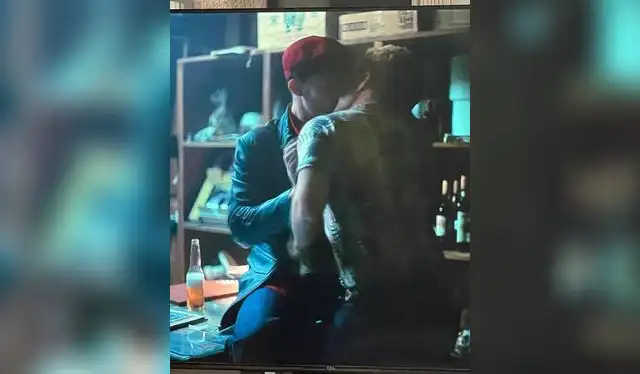  Las imágenes del beso de Bad Bunny se volvieron viral en redes sociales Foto: thekingoflatintrap/Instagram    