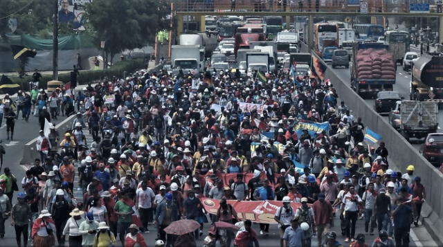 Más de 1.000 manifestantes marcharon desde Puente Piedra hasta el Centro de Lima. Foto: Jessica Merino Salazar/La República   
