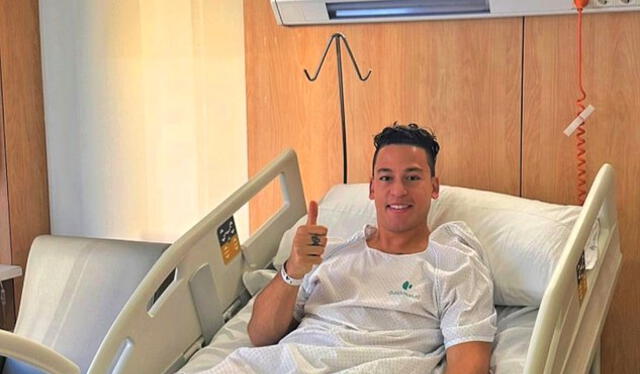 Cristian Benavente fue operado en España de una lesión en la rodilla. Foto: Instagram   