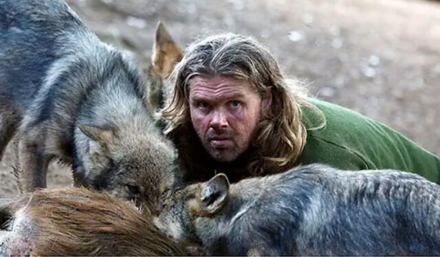 <br> Shaun Ellis pasó 18 meses viviendo con una manada de lobos salvajes en las Montañas Rocosas de Estados Unidos, y vivió para contarlo. Foto: BBC    