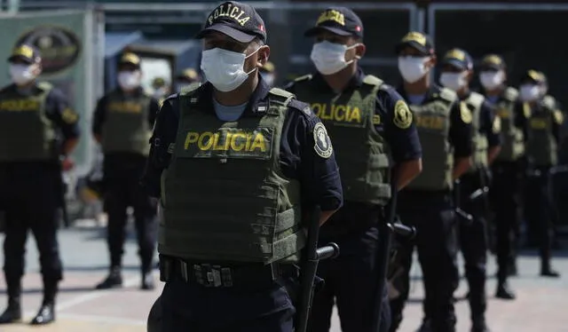 Los agentes policiales se mantienen en alerta ante las protestas en Cajamarca. Foto: La República   