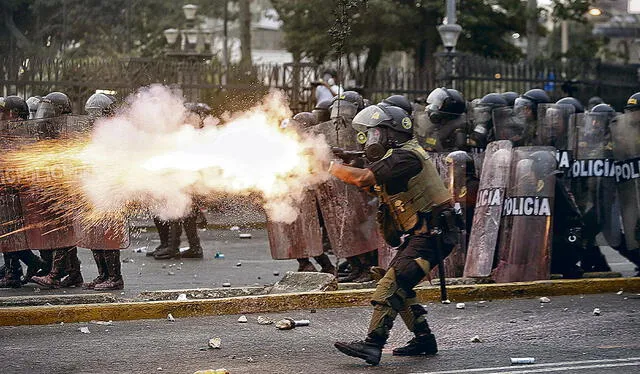 Prohibido. Según el Reglamento del Uso de la Fuerza (RUF), las fuerzas del orden no pueden disparar indiscriminadamente. Foto: EFE   