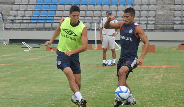Luis Álvarez y Josepmir Ballón en un entrenamiento de la San Martín en marzo de 2012. Foto: San Martín 