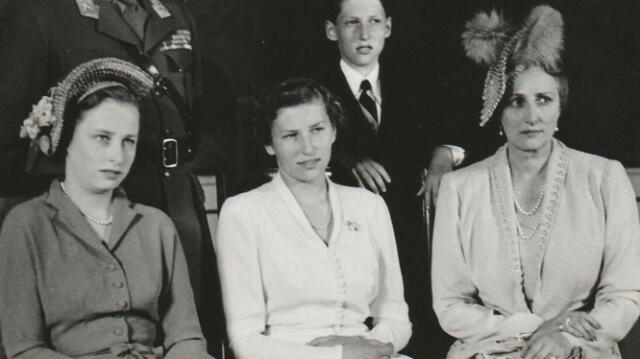  La princesa Astrid tuvo que ejercer el papel de primera dama al lado de su padre, el rey Olaf V. Foto: Monarquías   