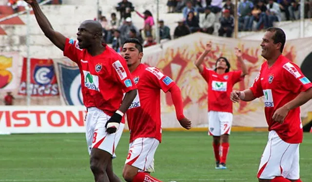 Martín García marcó el segundo gol de Cienciano ante Universitario. Foto: DeChalaca   