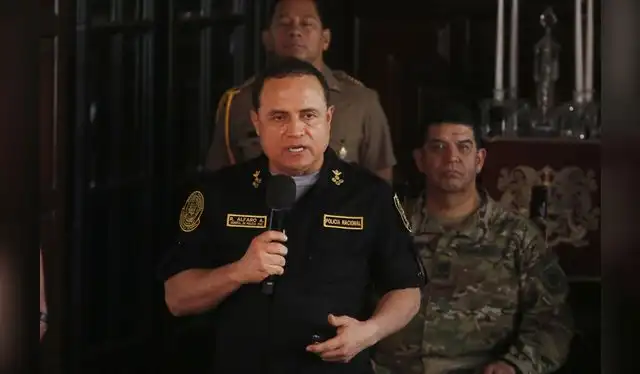 Comandante general de la PNP, Raúl Alfaro, tiene plazo de cinco días para responder. Foto: La República Comandante general de la PNP, Raúl Alfaro, tiene plazo de cinco días para responder. Foto: La República