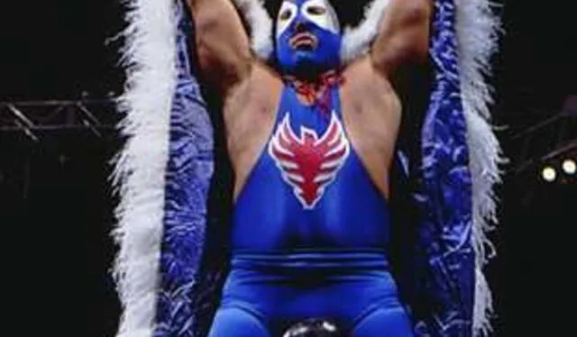  Owen Hart interpretando a Blue Blazer. Foto: WWE   