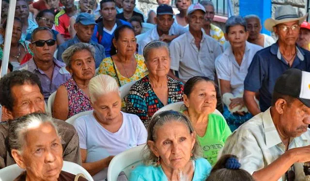 Los adultos mayores estarán entre los principales beneficiarios del Bono de 500 mil pesos. Foto: Alcaldía de Santa Marta   