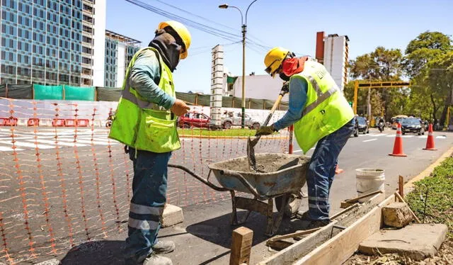  Municipalidades locales son las encargadas de construir y reparar veredas. Foto: Andina   