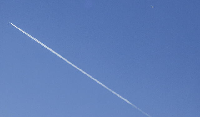  El globo chino fue derribado la tarde de este sábado 4 de febrero por un avión de combate en Estados Unidos. Foto: EFE   