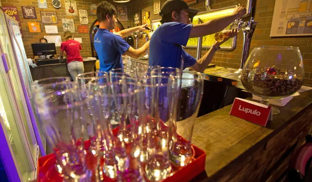 ¿Cuáles son las sanciones por vender alcohol durante la ley seca? Foto: AFP   