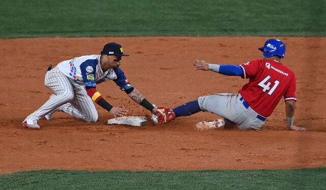 Venezuela derrotó 3-2 a República Dominicana en un juego que se fue a extrainnings. Foto: AFP   